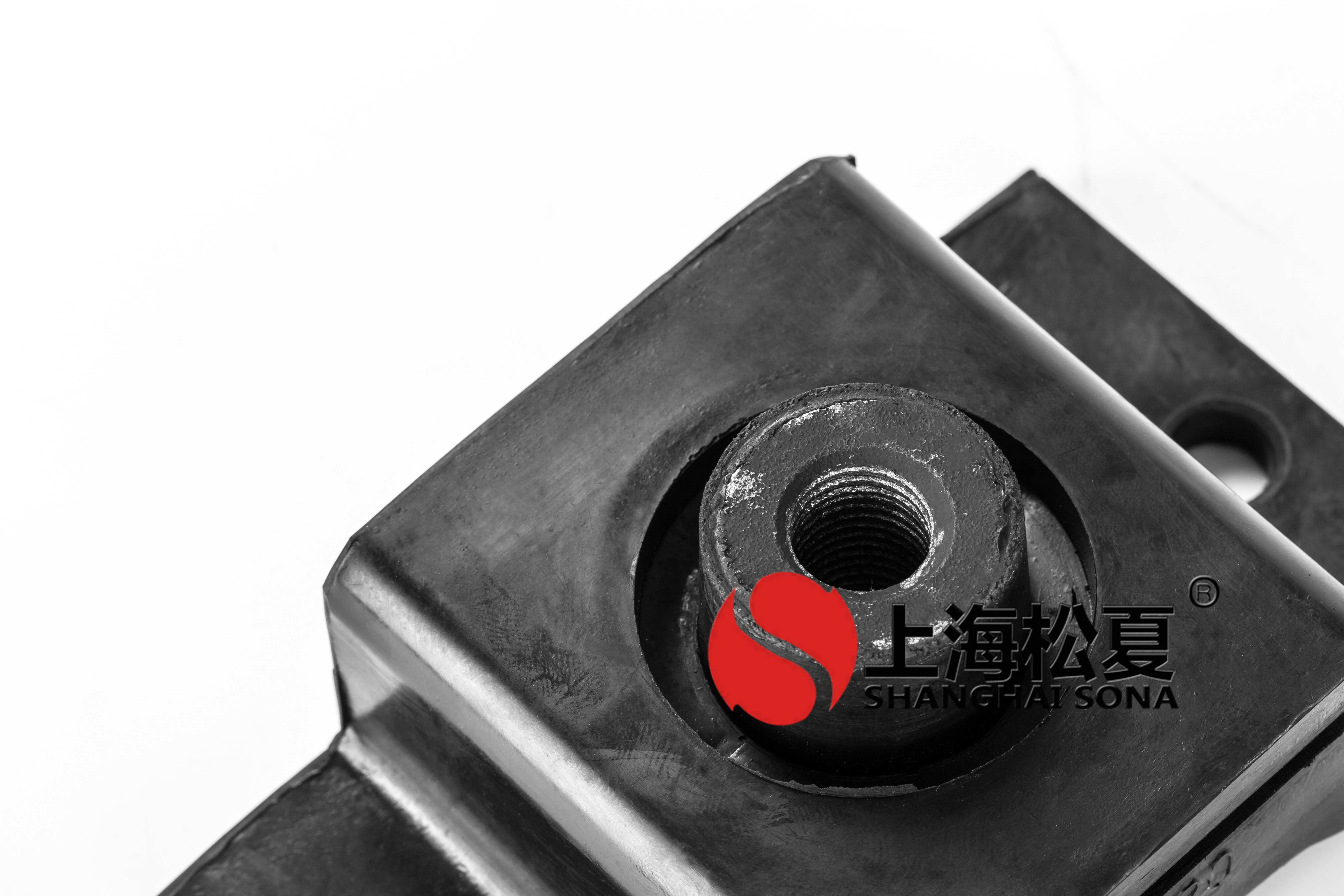 <a href='http://m.sdlytvu.cn' target='_blank'><u>橡膠減震器</u></a>細節(jié)處實拍圖